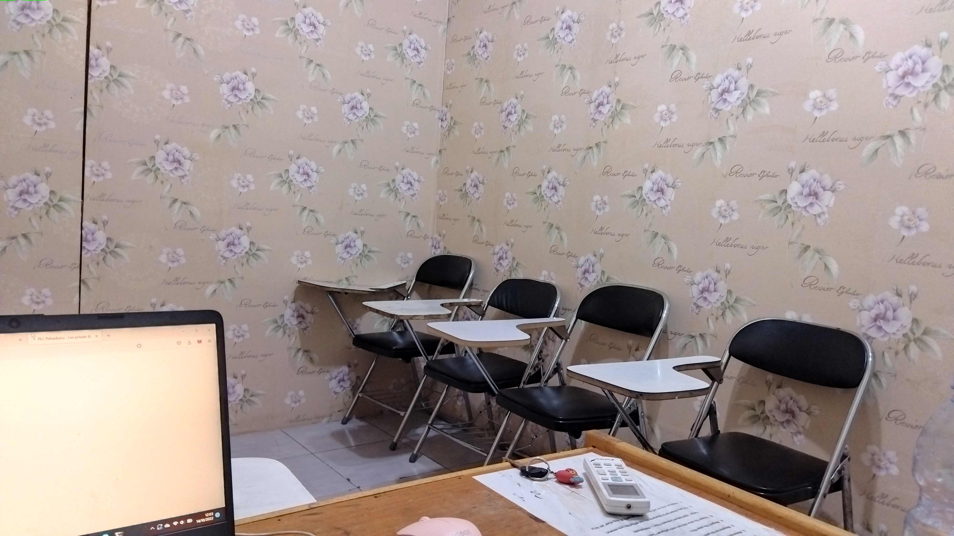 Gambar ruang kelas bimbel plc pekanbaru untuk pendalaman materi les akpol